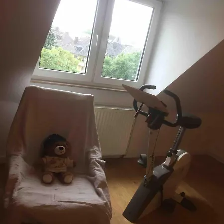 Ein Mehrfamilienhaus. Alloggio in famiglia *